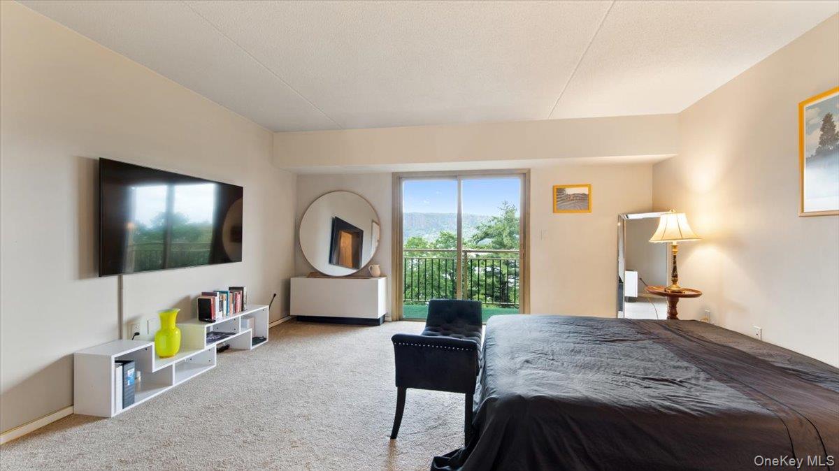 #4 photo, 1020 Warburton Avenue, Yonkers , NY 10701