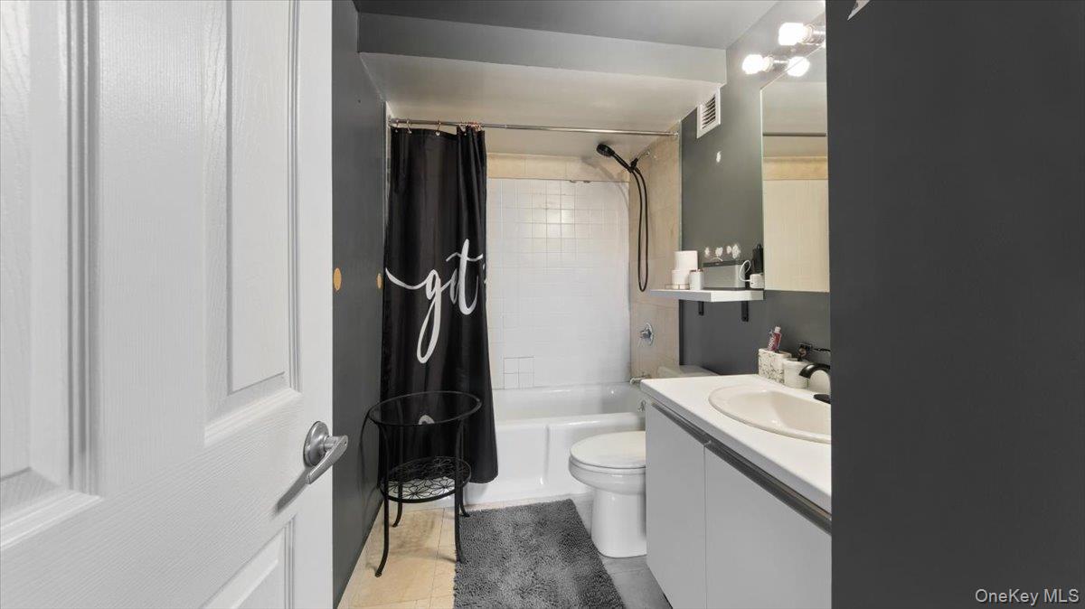 #6 photo, 1020 Warburton Avenue, Yonkers , NY 10701