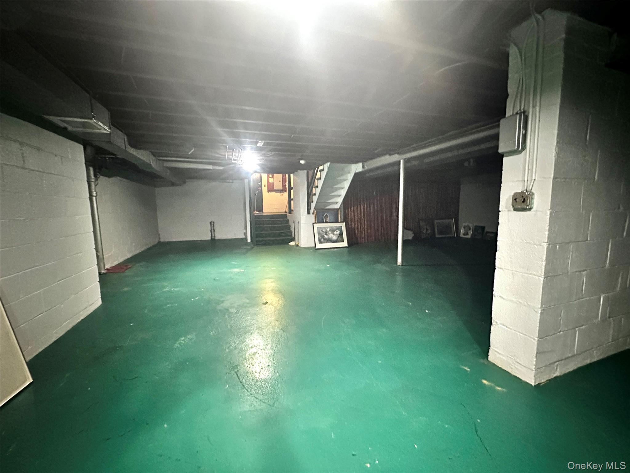 #10 photo, 100 Woodford Road, Scarsdale , NY 10583