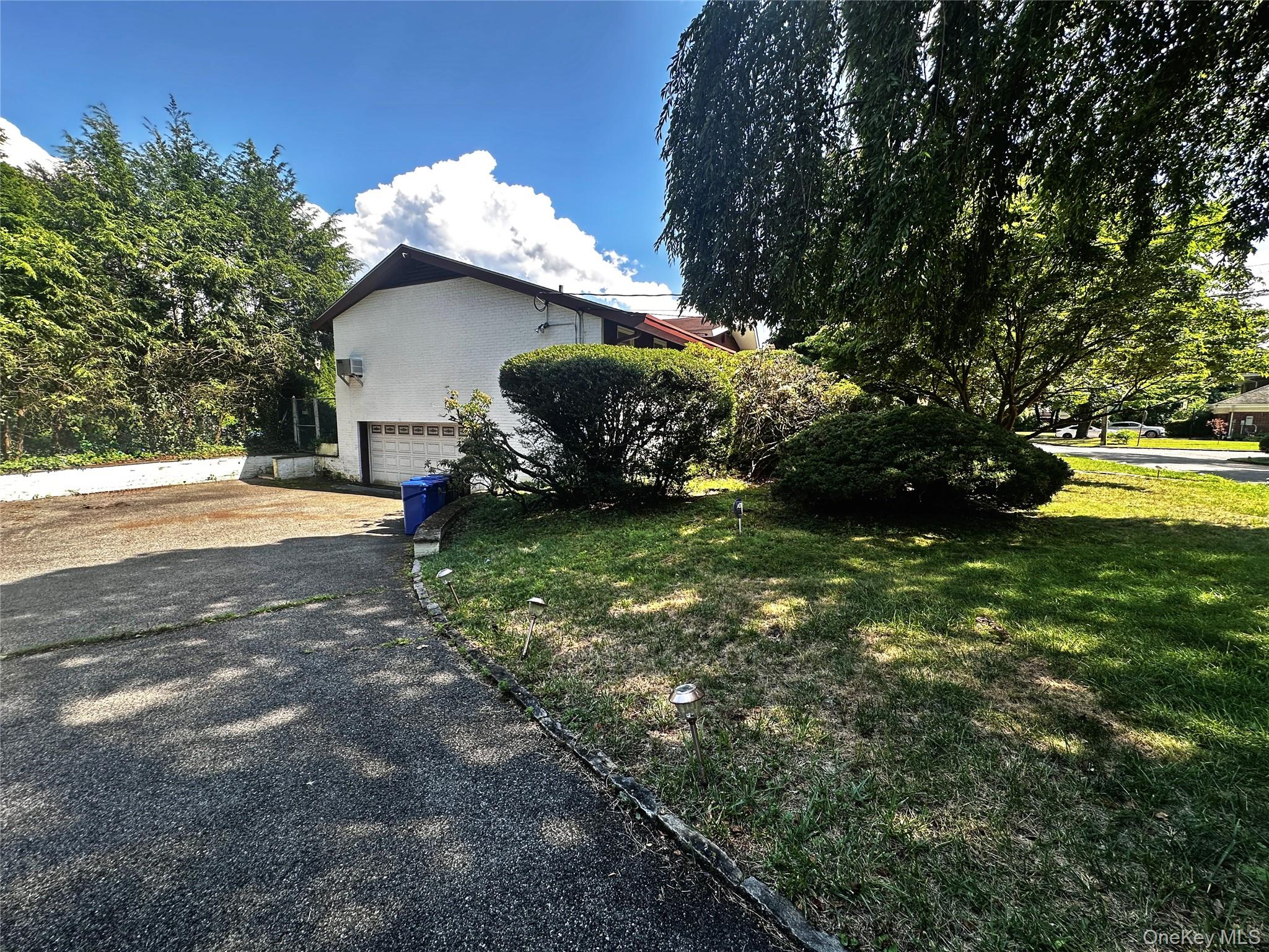 #17 photo, 100 Woodford Road, Scarsdale , NY 10583