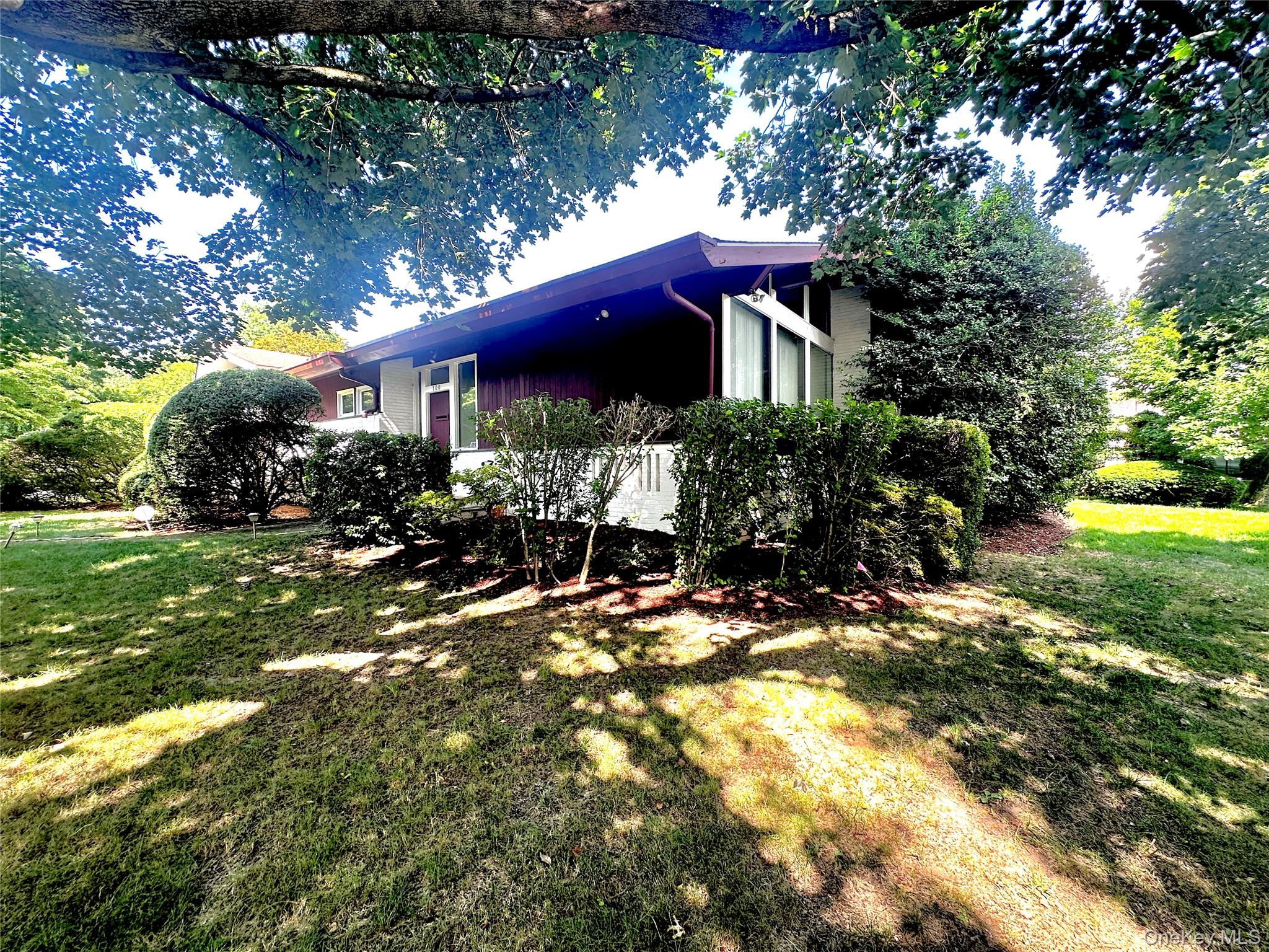 #3 photo, 100 Woodford Road, Scarsdale , NY 10583