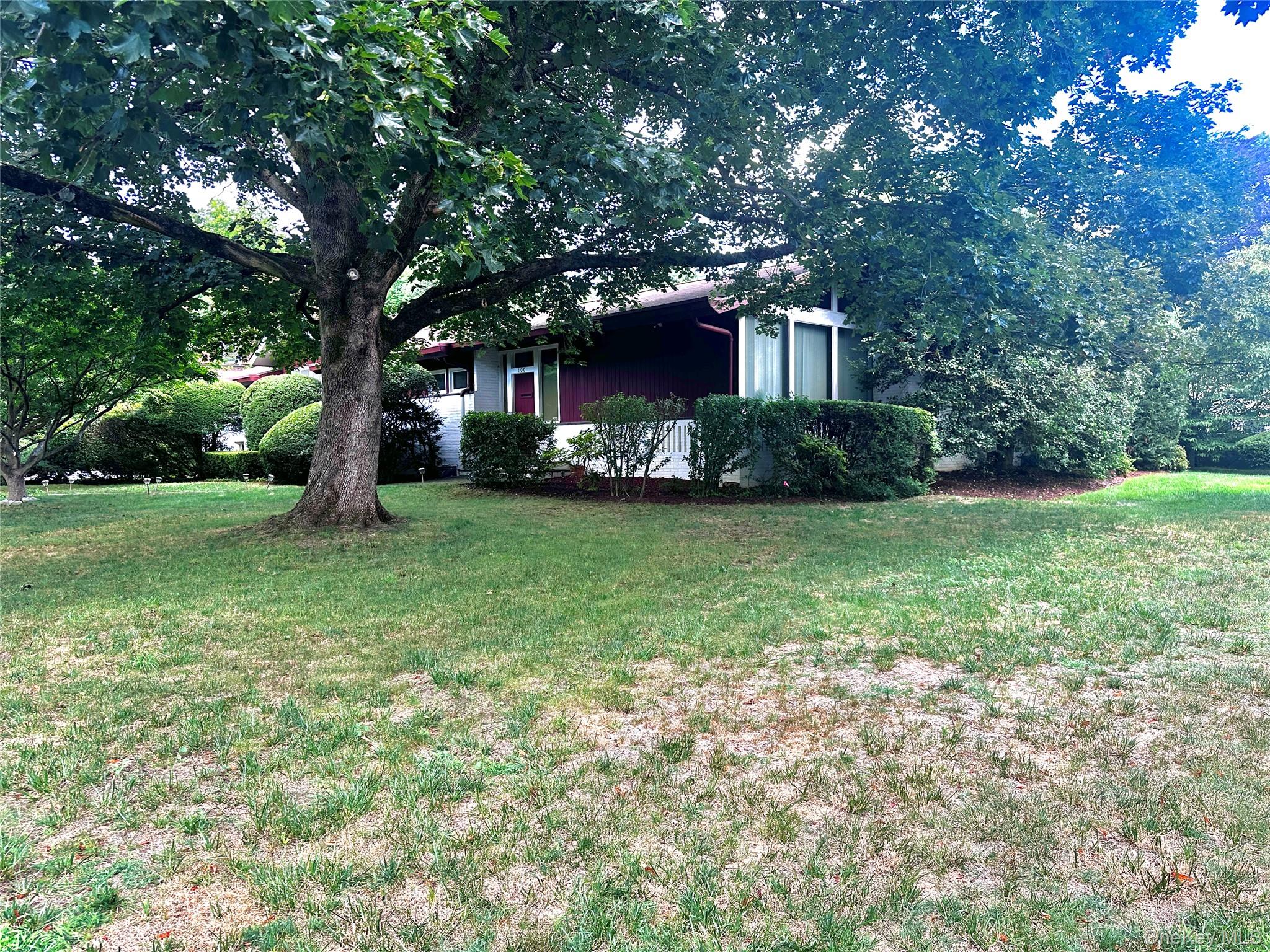 #4 photo, 100 Woodford Road, Scarsdale , NY 10583