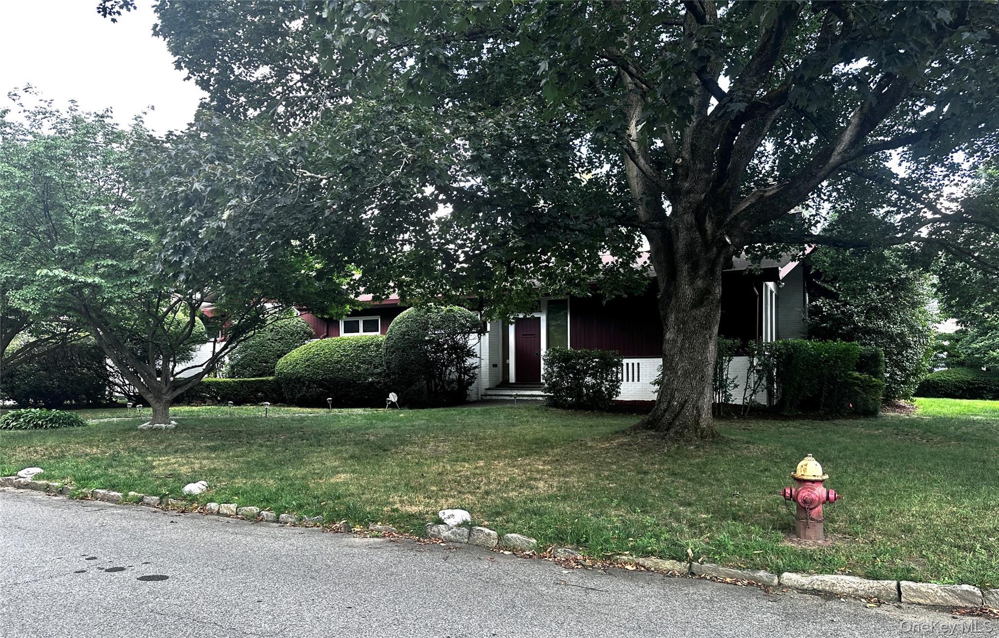 #5 photo, 100 Woodford Road, Scarsdale , NY 10583