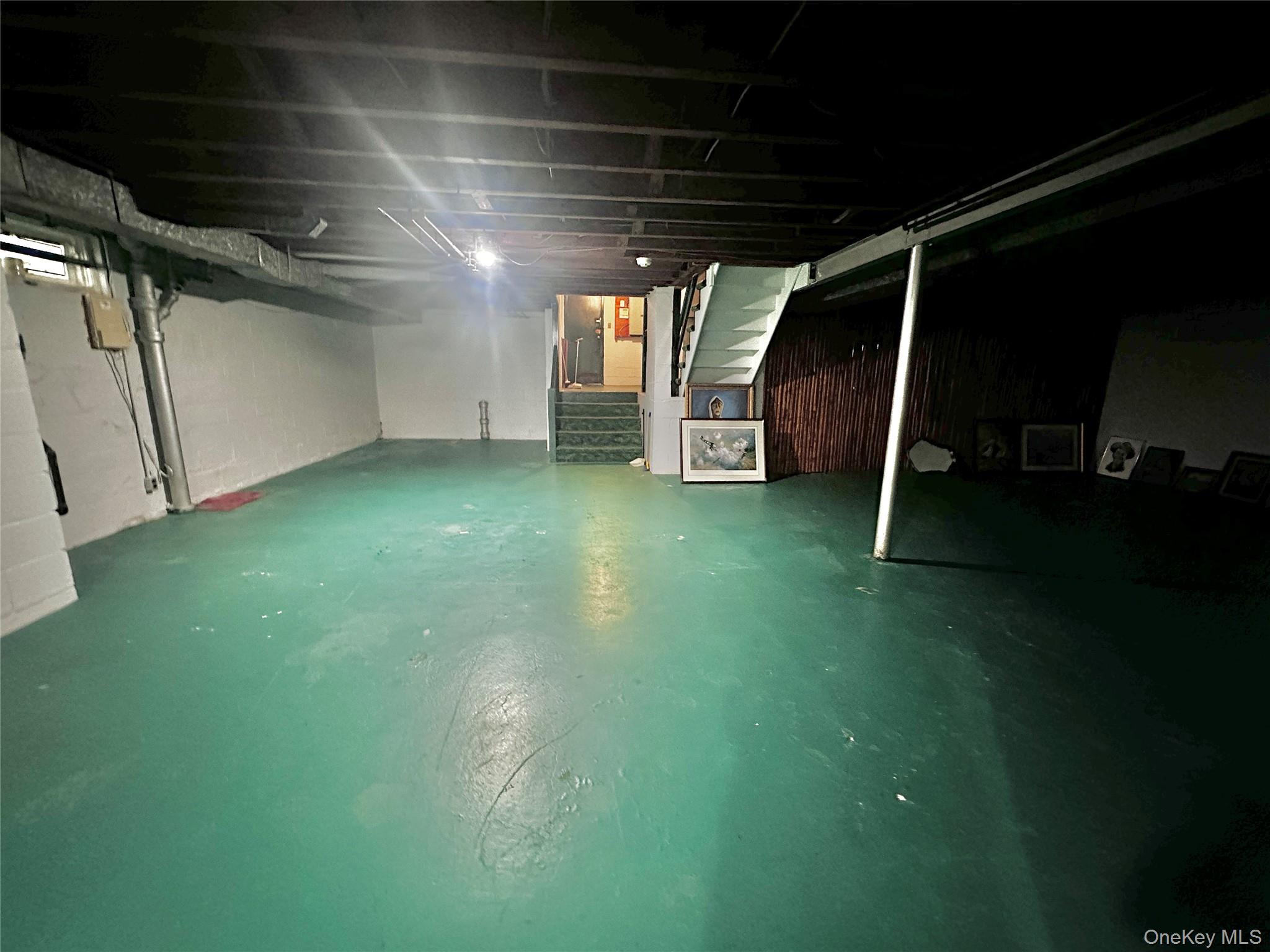 #9 photo, 100 Woodford Road, Scarsdale , NY 10583