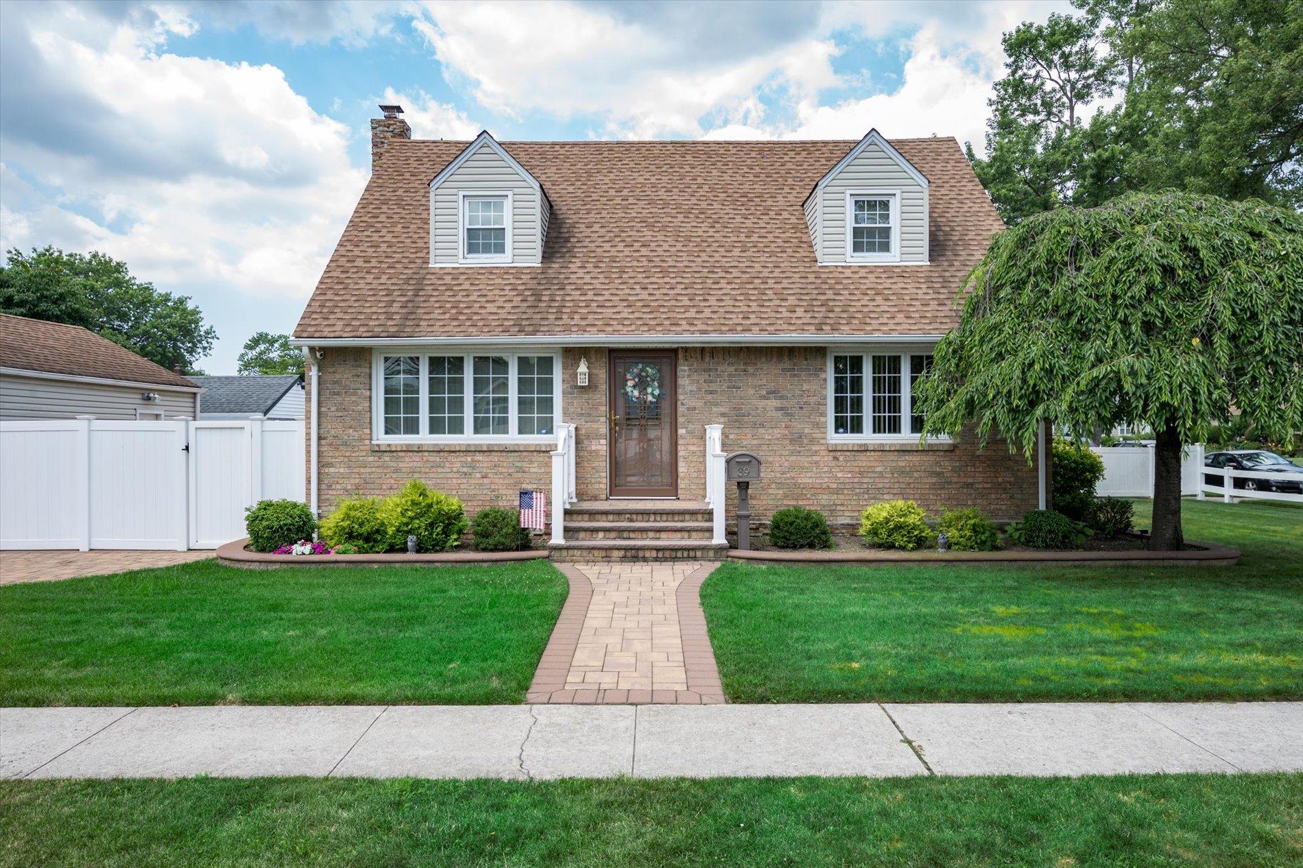 #1 photo, 39 Hilton Avenue, New Hyde Park , NY 11040