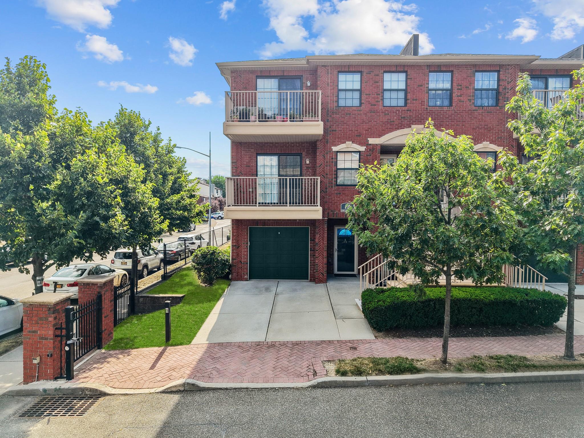 #1 photo, Apt A 2-22 Constitution Place, 皇后區 大學點 College Point , NY 11356