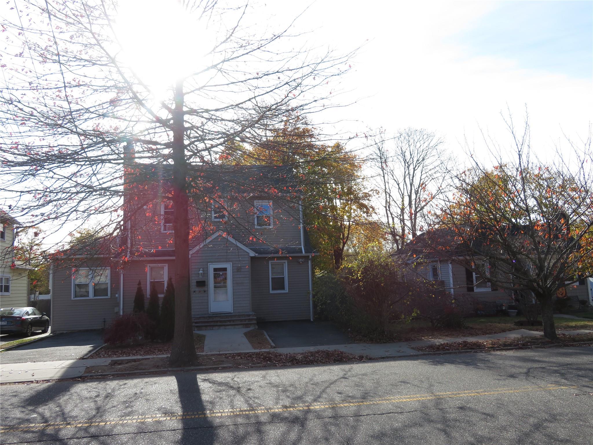 #1 photo, 356 Brook Avenue, سوفولك Bay Shore , NY 11706
