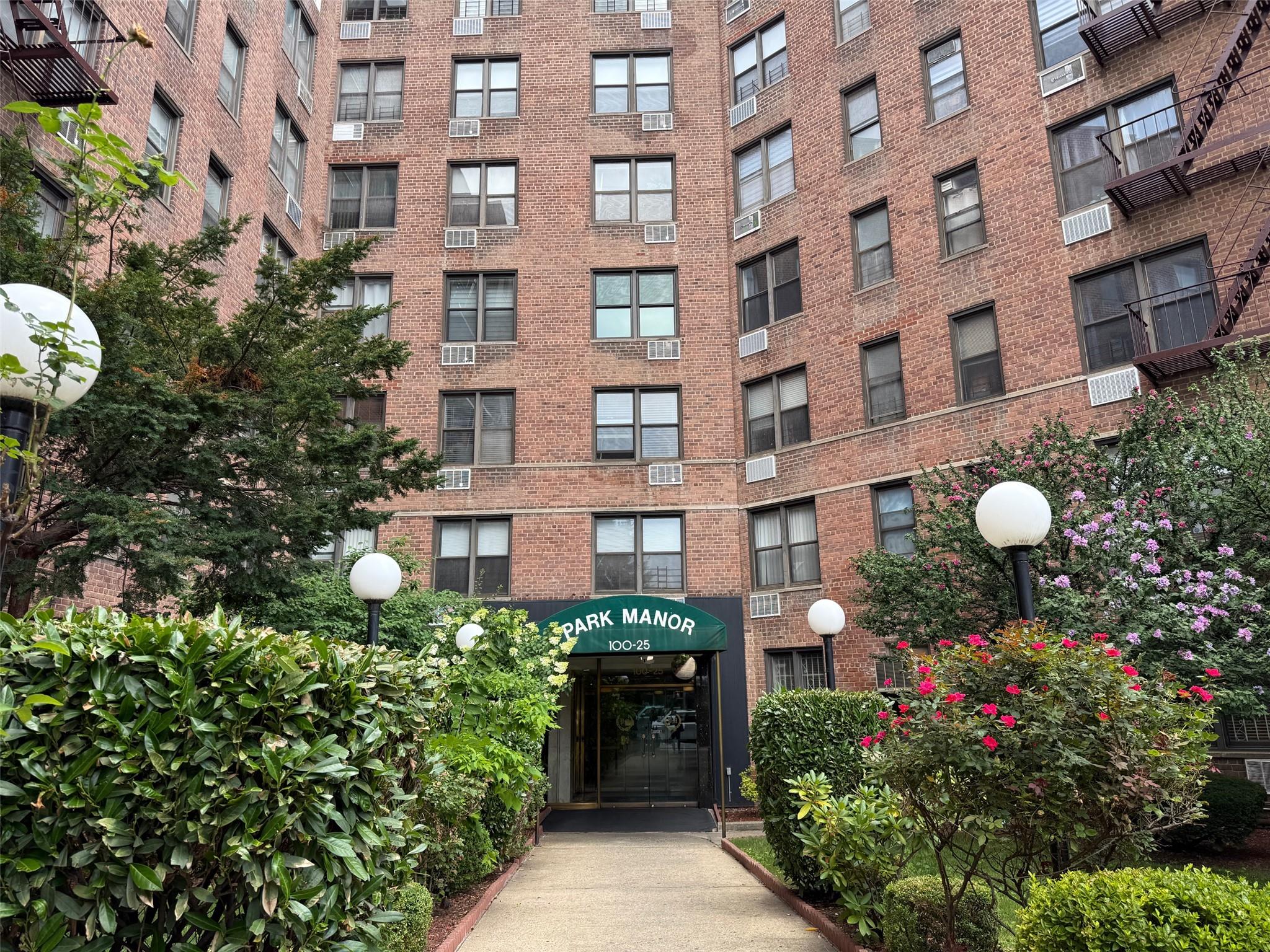 #1 photo, 100-25 Queens Boulevard, 皇后區 森林小丘 Forest Hills , NY 11375