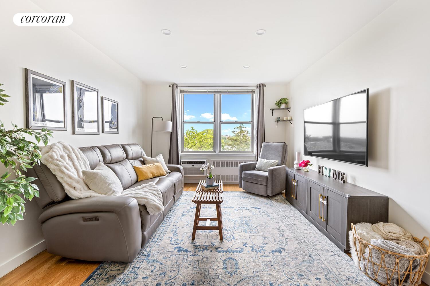 #1 photo, 8301 RIDGE Boulevard, 湾脊 Bay Ridge , NY 11209