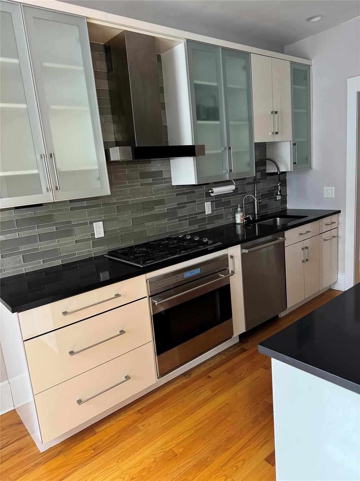 #1 photo, 143 Garth Road, 紐約州 Scarsdale , NY 10583