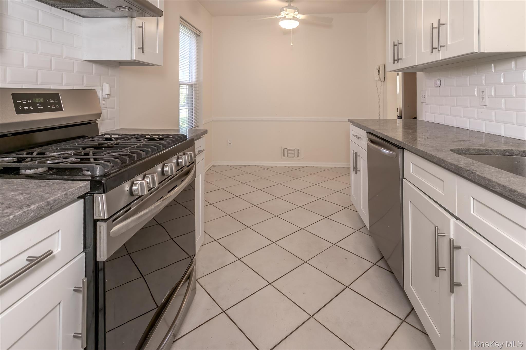 #6 photo, 37 Candlestick Court, Warwick , NY 10990