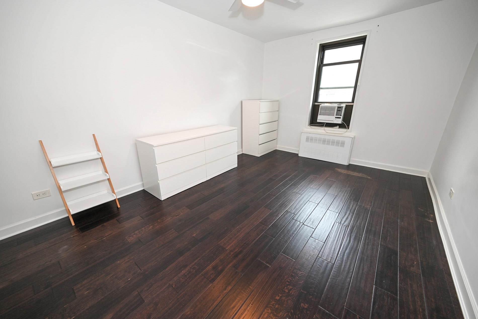 #15 photo, 84-01 Main St, Briarwood , NY 11435