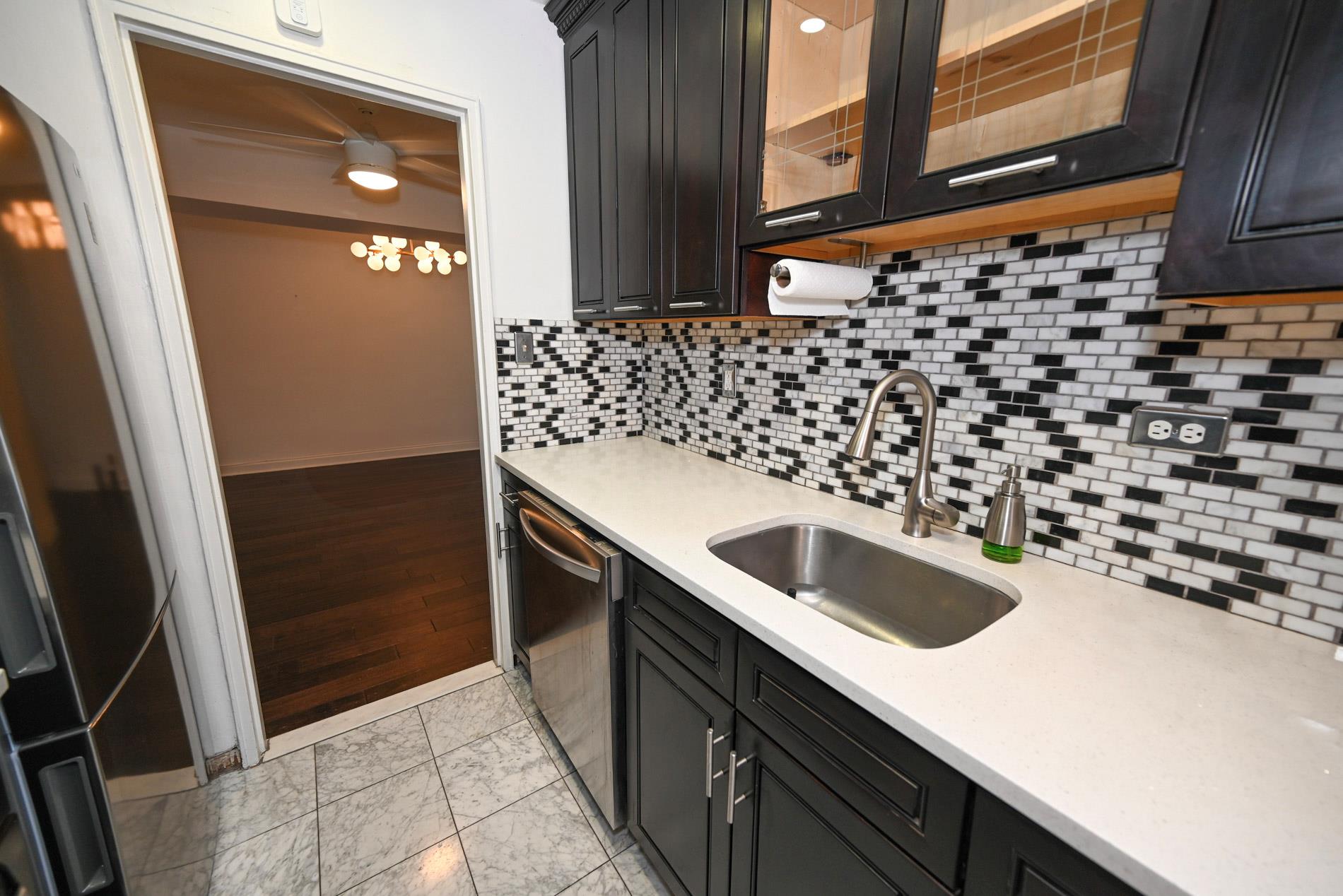 #20 photo, 84-01 Main St, Briarwood , NY 11435