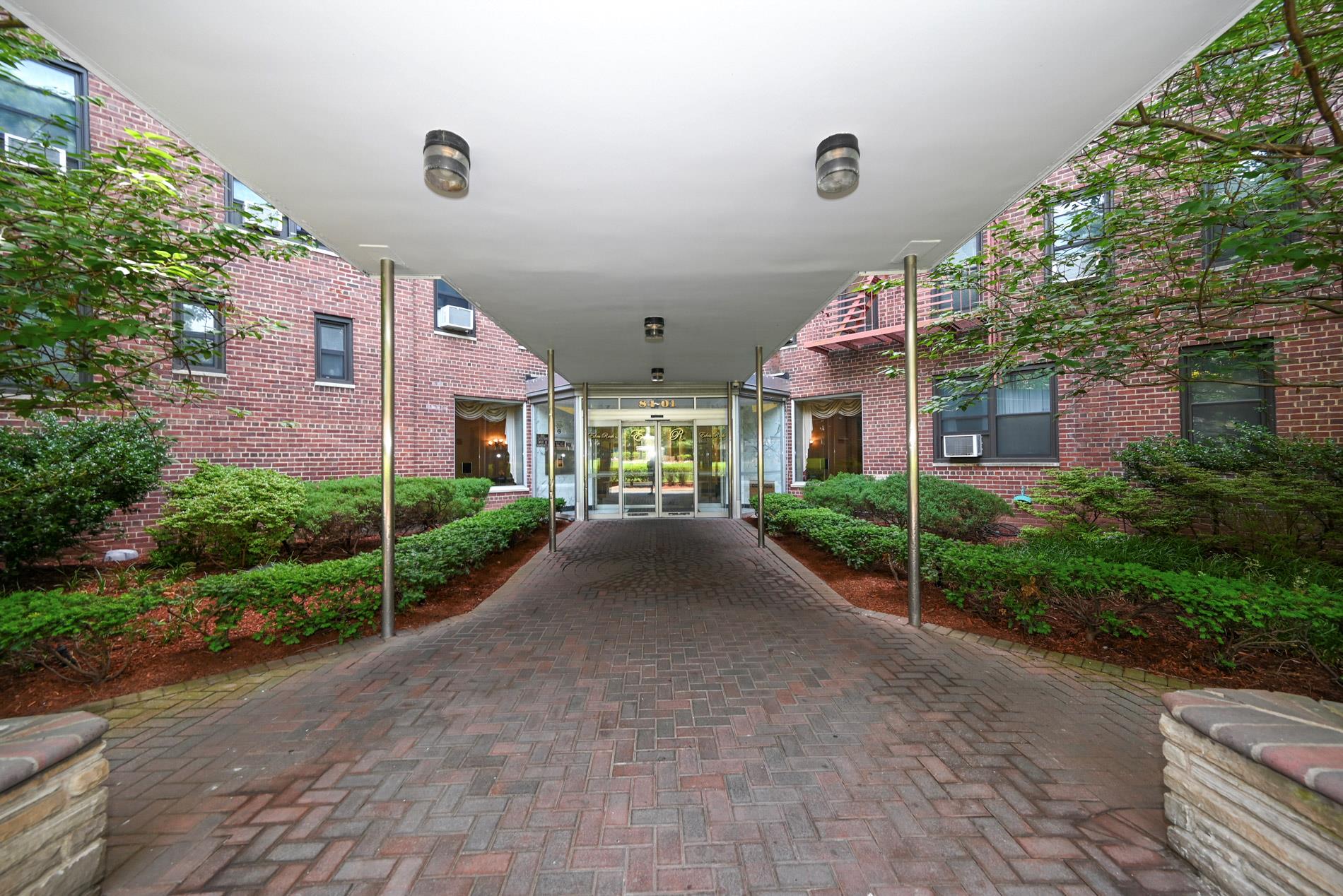 #4 photo, 84-01 Main St, Briarwood , NY 11435