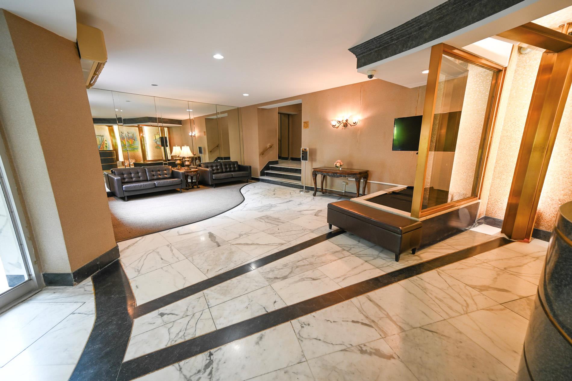 #5 photo, 84-01 Main St, Briarwood , NY 11435