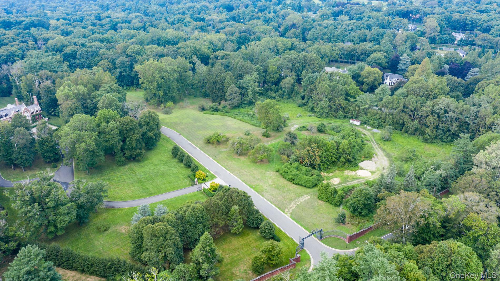 #4 photo, Maple Crest Drive, ナッソー郡 Old Westbury , NY 11568