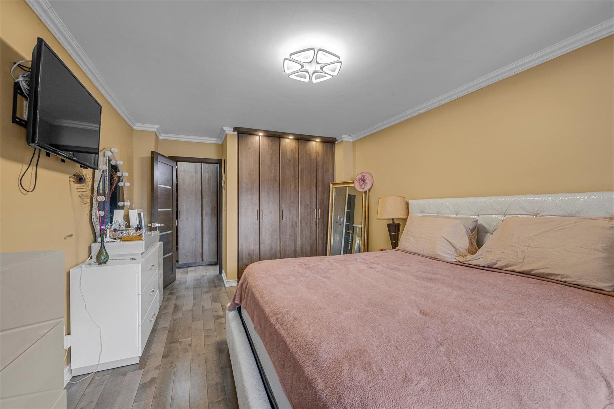 #8 photo, 61-45 98 Street, Rego Park , NY 11374