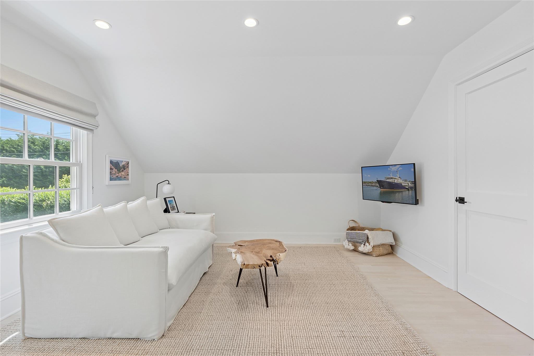 #15 photo, 63 Armande Street, サフォーク郡 Southampton , NY 11968