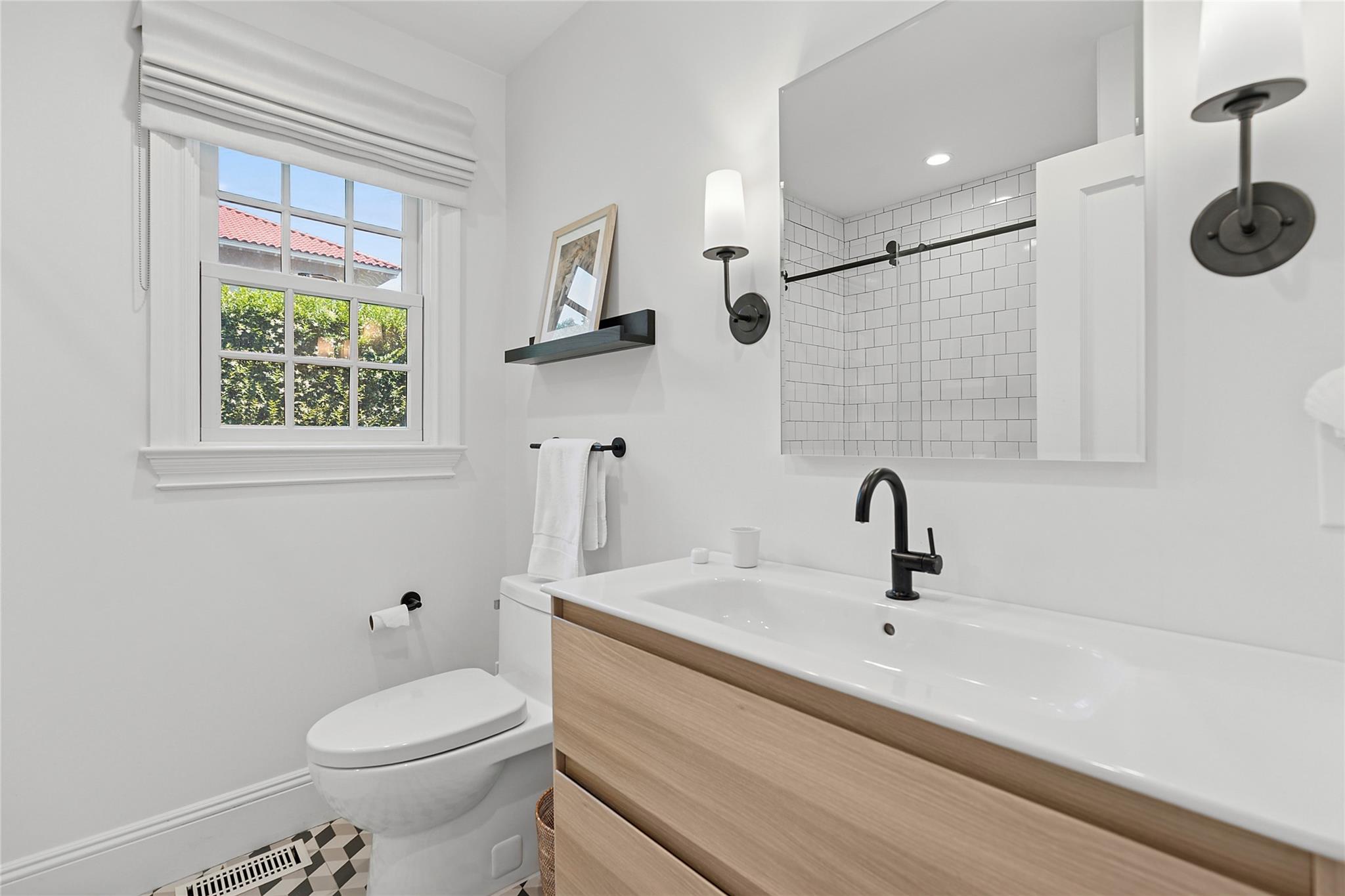 #20 photo, 63 Armande Street, サフォーク郡 Southampton , NY 11968