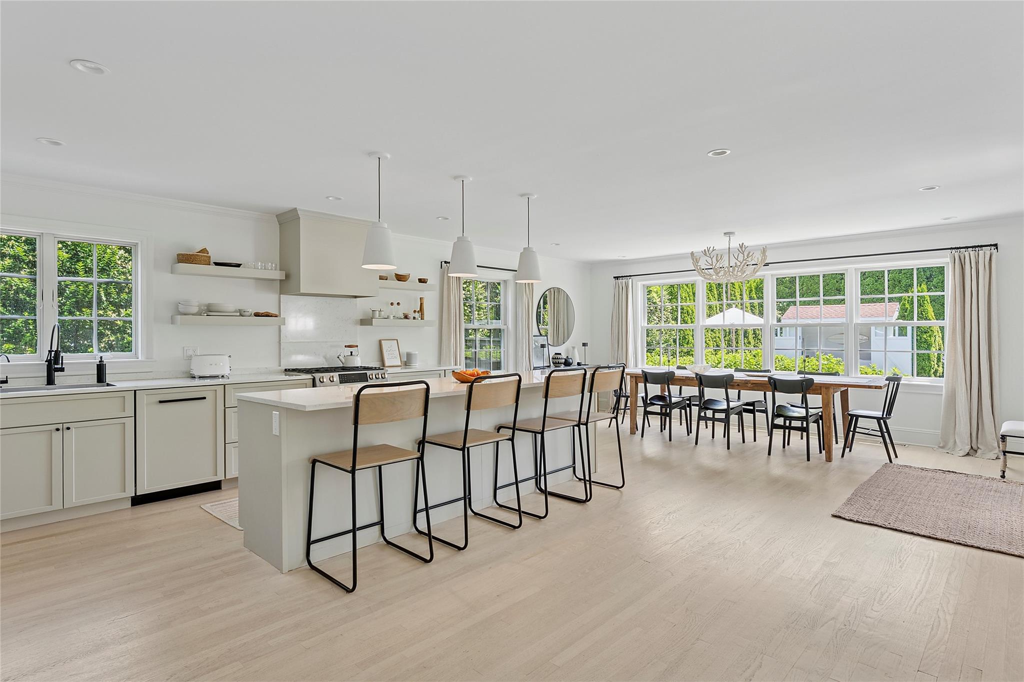 #9 photo, 63 Armande Street, サフォーク郡 Southampton , NY 11968