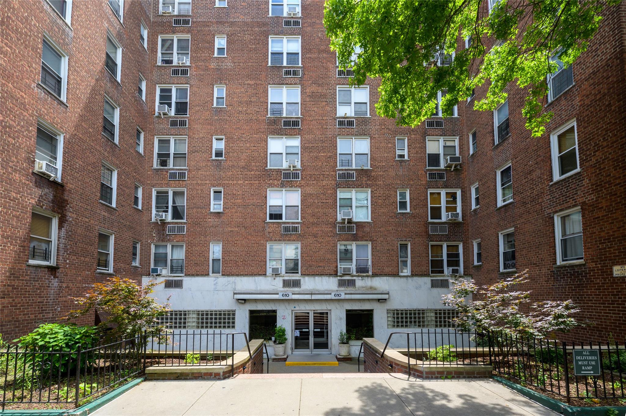 #1 photo, 610 Waring Avenue, 布朗士 Bronx , NY 10467