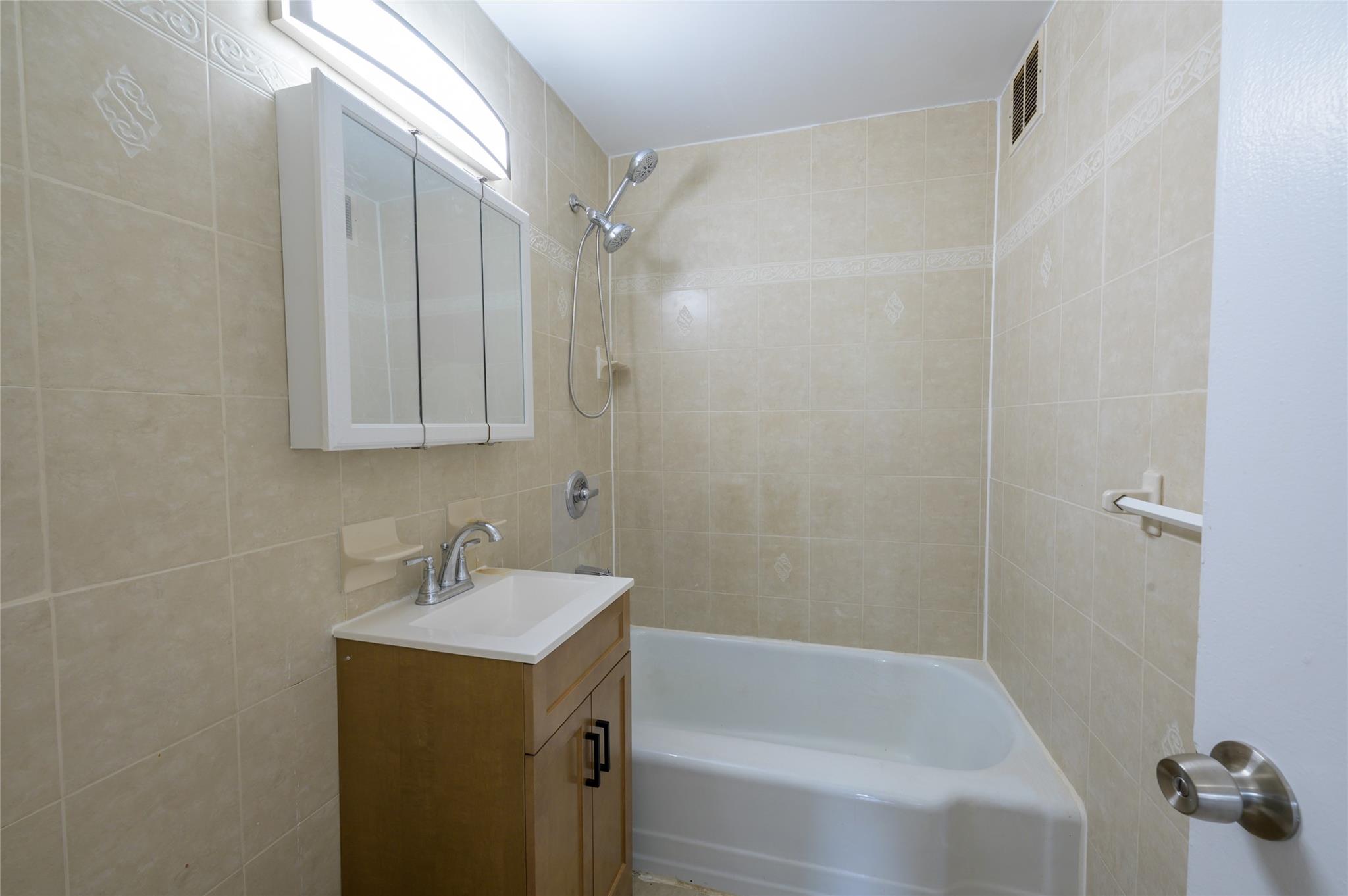 #6 photo, 610 Waring Avenue, Bronx , NY 10467