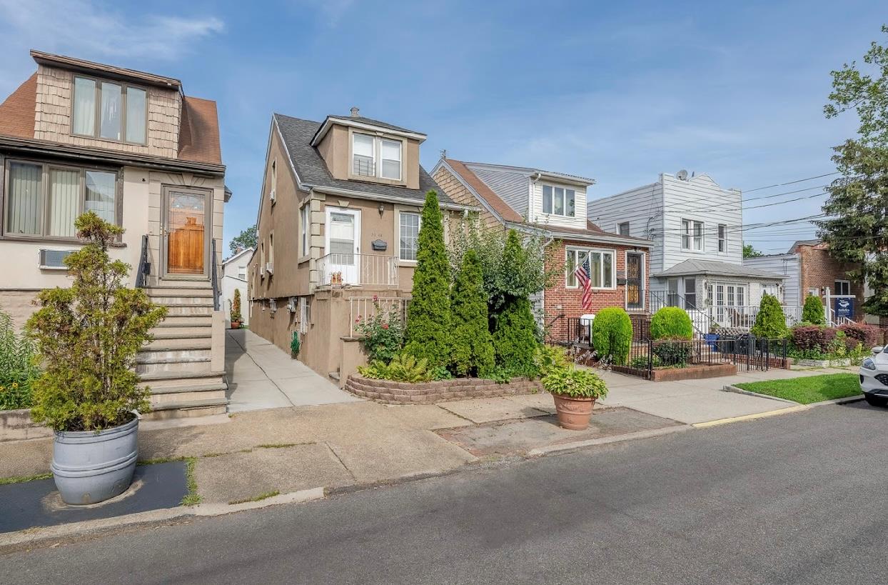 #1 photo, 2144 73rd Street, クイーンズ区 Astoria , NY 11370