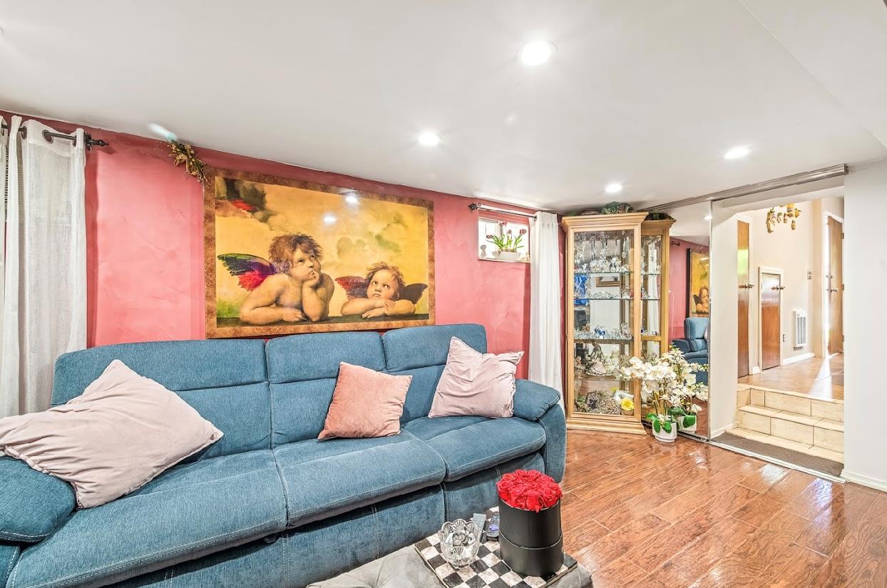 #14 photo, 2144 73rd Street, クイーンズ区 Astoria , NY 11370