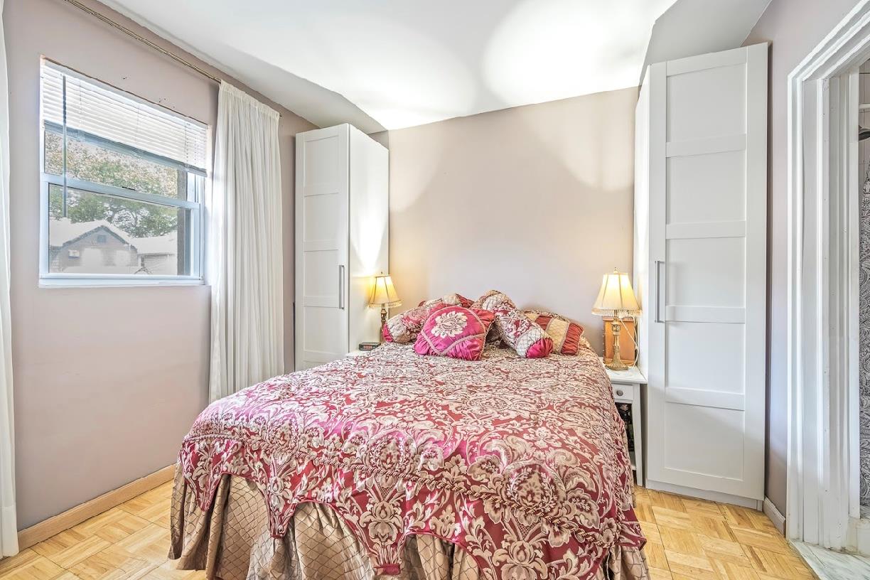 #15 photo, 2144 73rd Street, クイーンズ区 Astoria , NY 11370