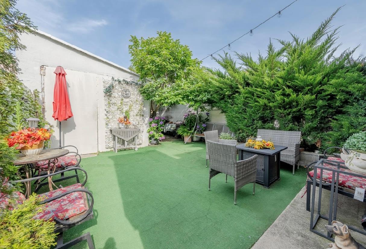 #6 photo, 2144 73rd Street, クイーンズ区 Astoria , NY 11370