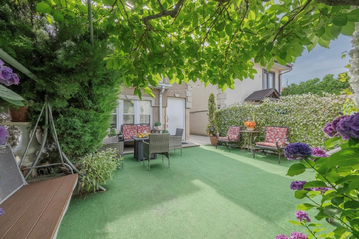 #7 photo, 2144 73rd Street, クイーンズ区 Astoria , NY 11370