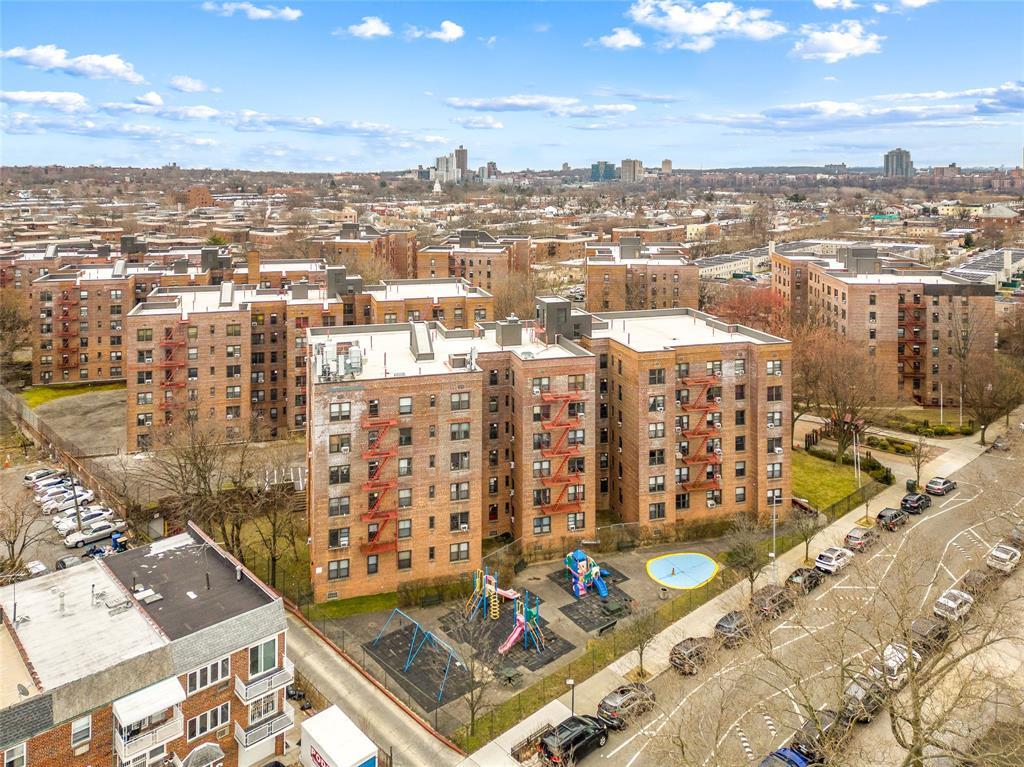 #1 photo, 15040 71st Avenue, 皇后區 秋園 Kew Garden Hills , NY 11367