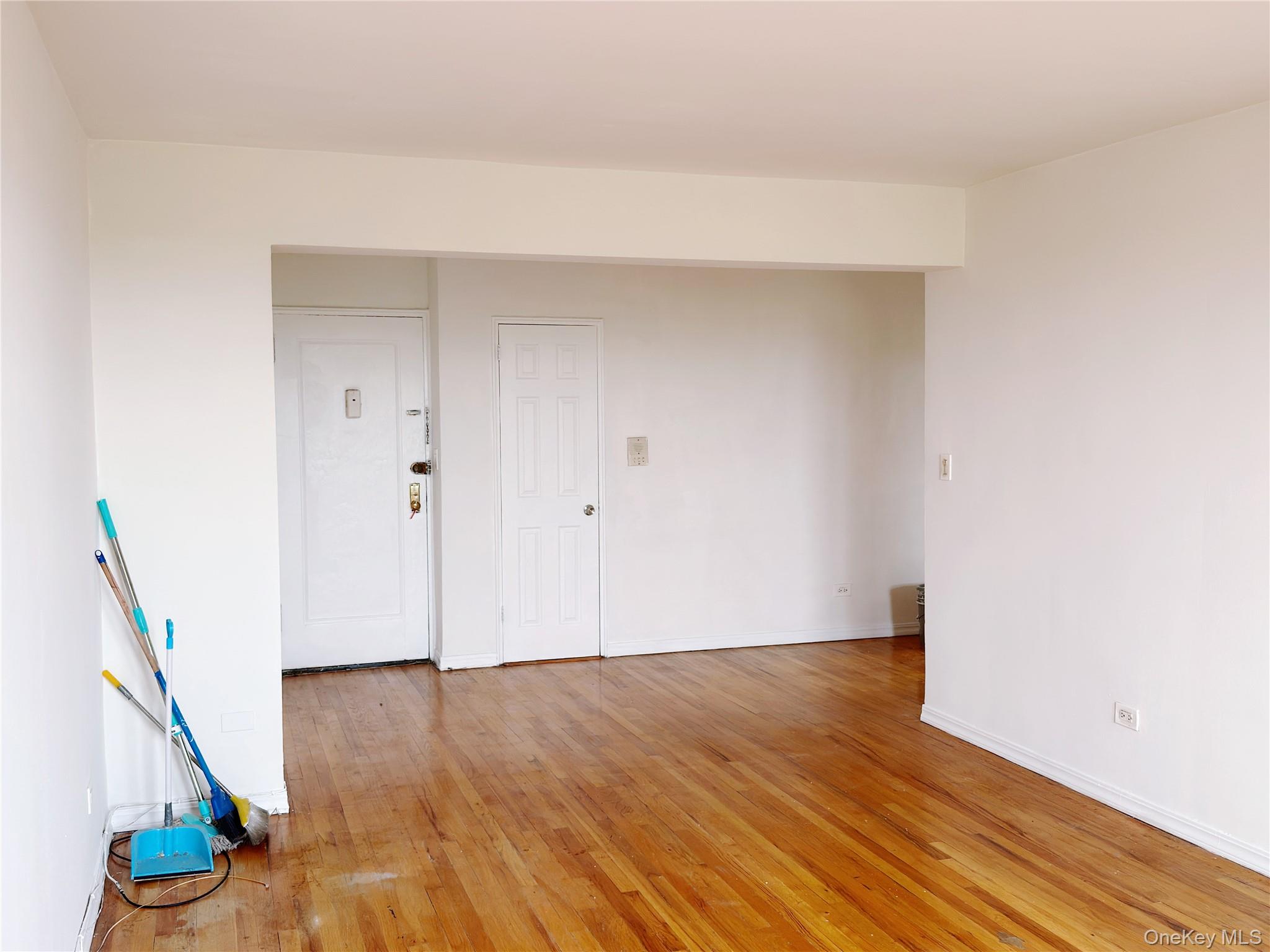 #19 photo, 15040 71st Avenue, クイーンズ区 Kew Garden Hills , NY 11367