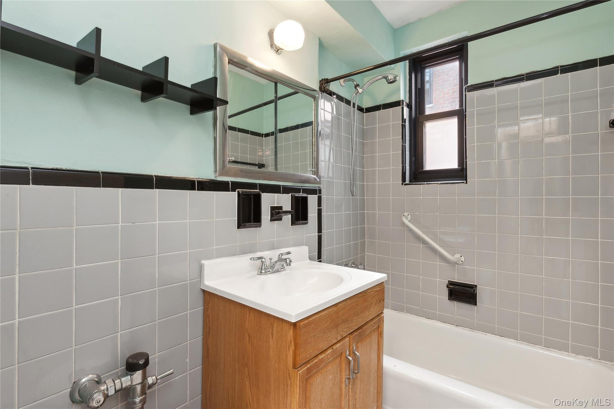 #11 photo, 139-15 83 Avenue, クイーンズ区 Briarwood , NY 11435