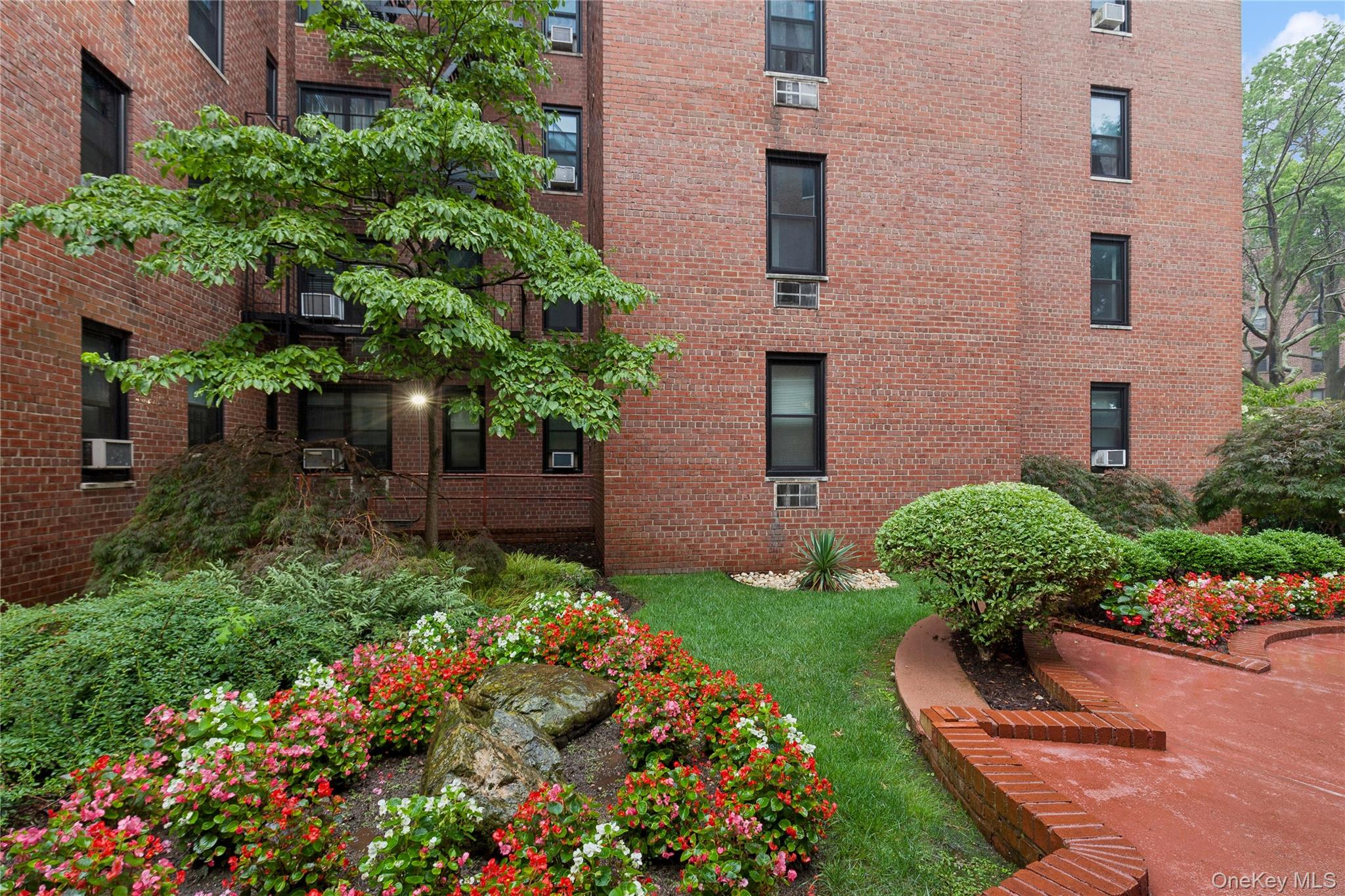 #3 photo, 139-15 83 Avenue, クイーンズ区 Briarwood , NY 11435