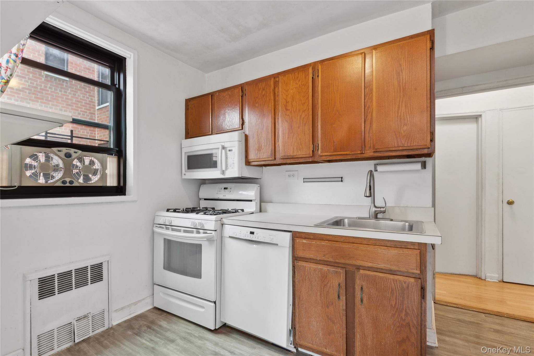 #5 photo, 139-15 83 Avenue, クイーンズ区 Briarwood , NY 11435