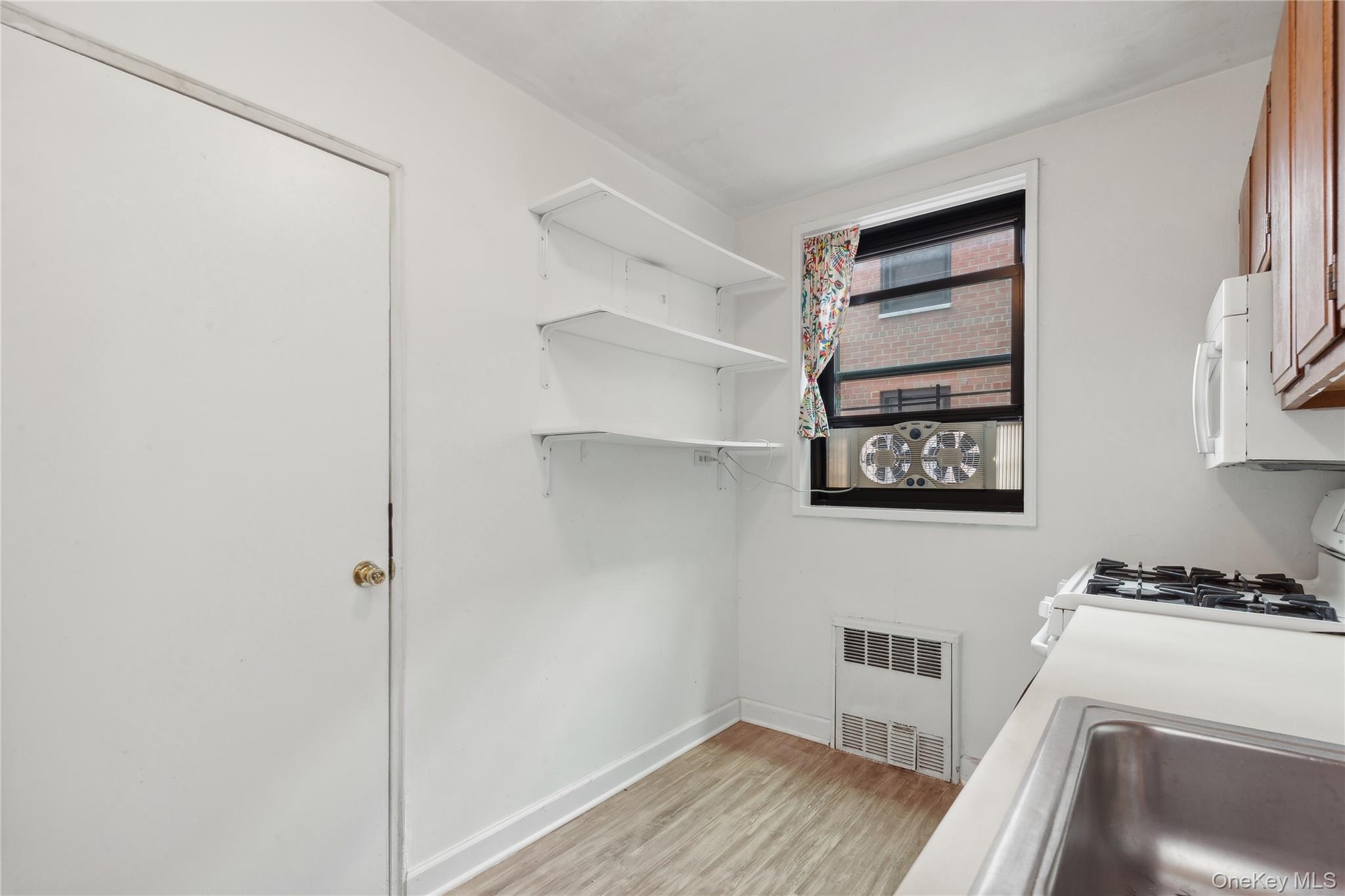 #6 photo, 139-15 83 Avenue, クイーンズ区 Briarwood , NY 11435