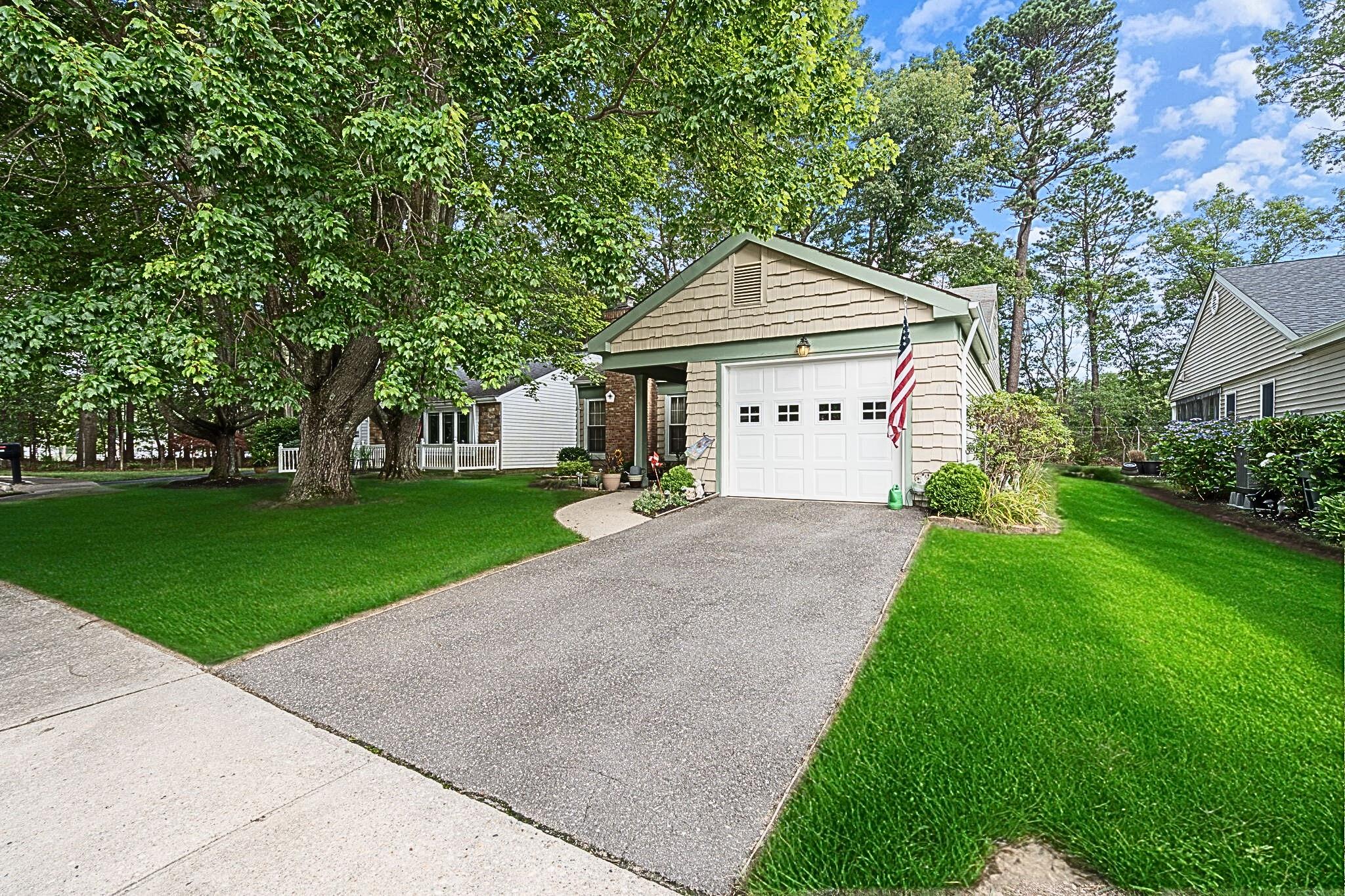 #1 photo, 304 Kingston Court, 東長島 Ridge , NY 11961