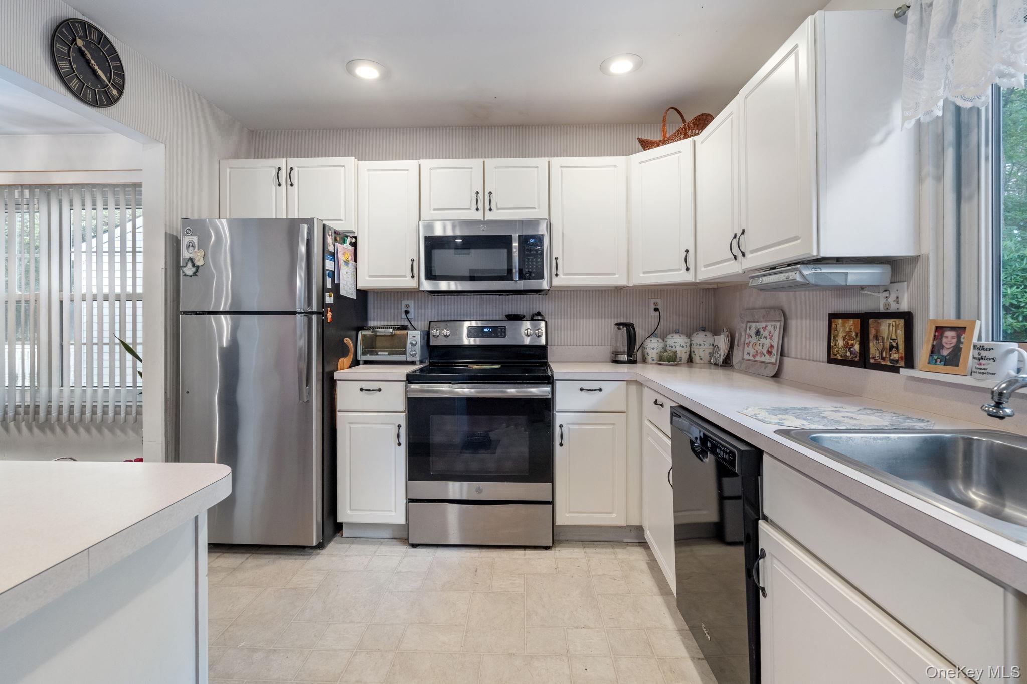 #2 photo, 304 Kingston Court, サフォーク郡 Ridge , NY 11961