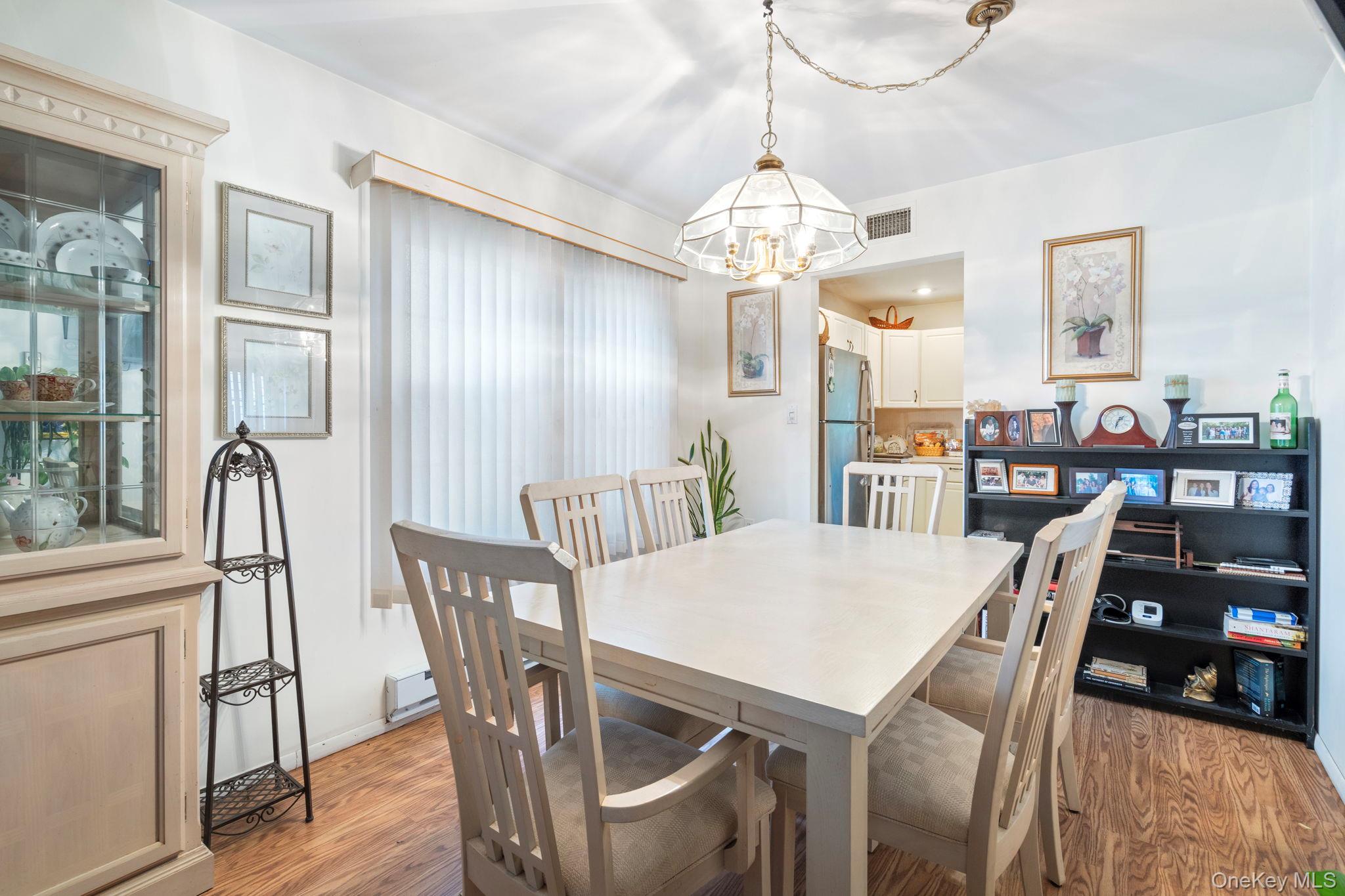 #4 photo, 304 Kingston Court, サフォーク郡 Ridge , NY 11961