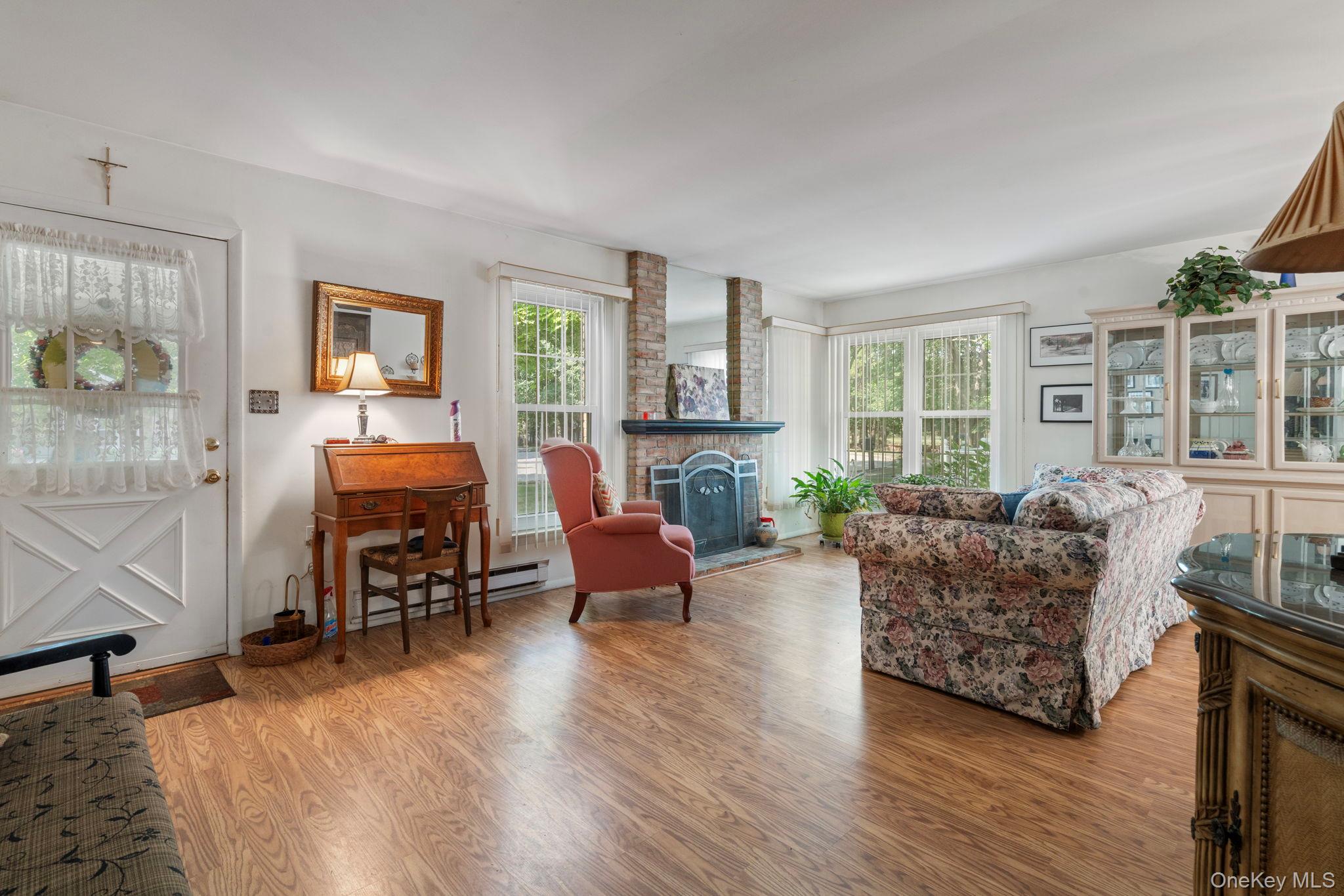 #6 photo, 304 Kingston Court, サフォーク郡 Ridge , NY 11961