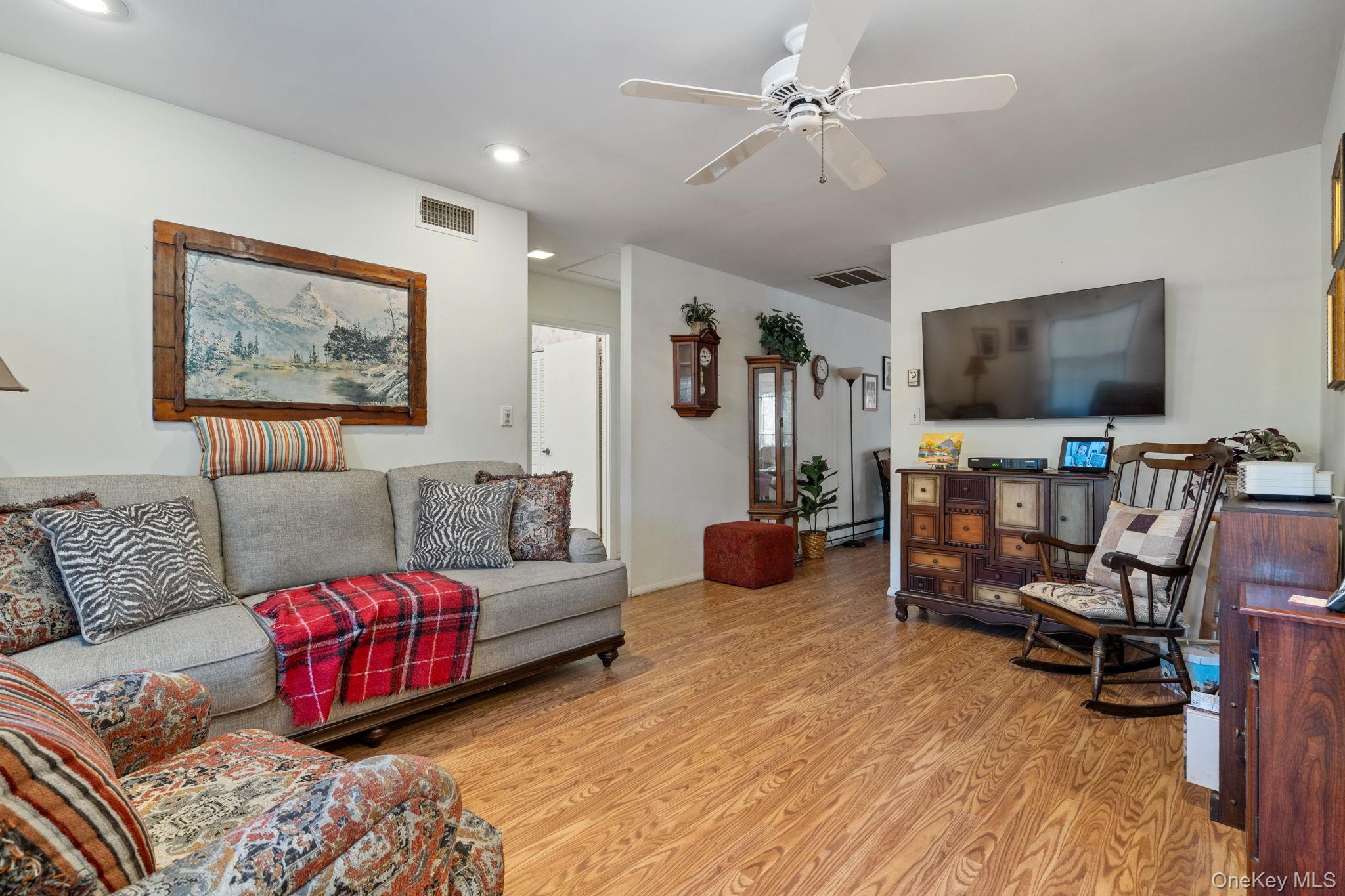 #8 photo, 304 Kingston Court, サフォーク郡 Ridge , NY 11961