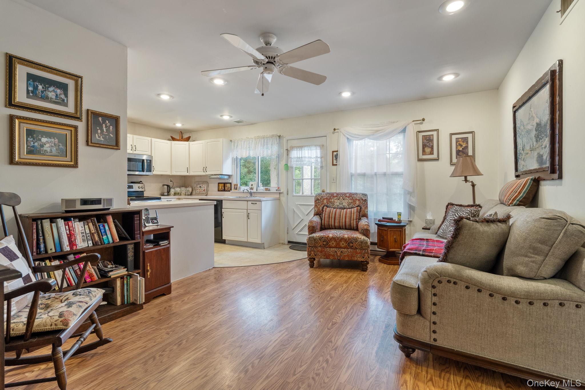 #9 photo, 304 Kingston Court, サフォーク郡 Ridge , NY 11961