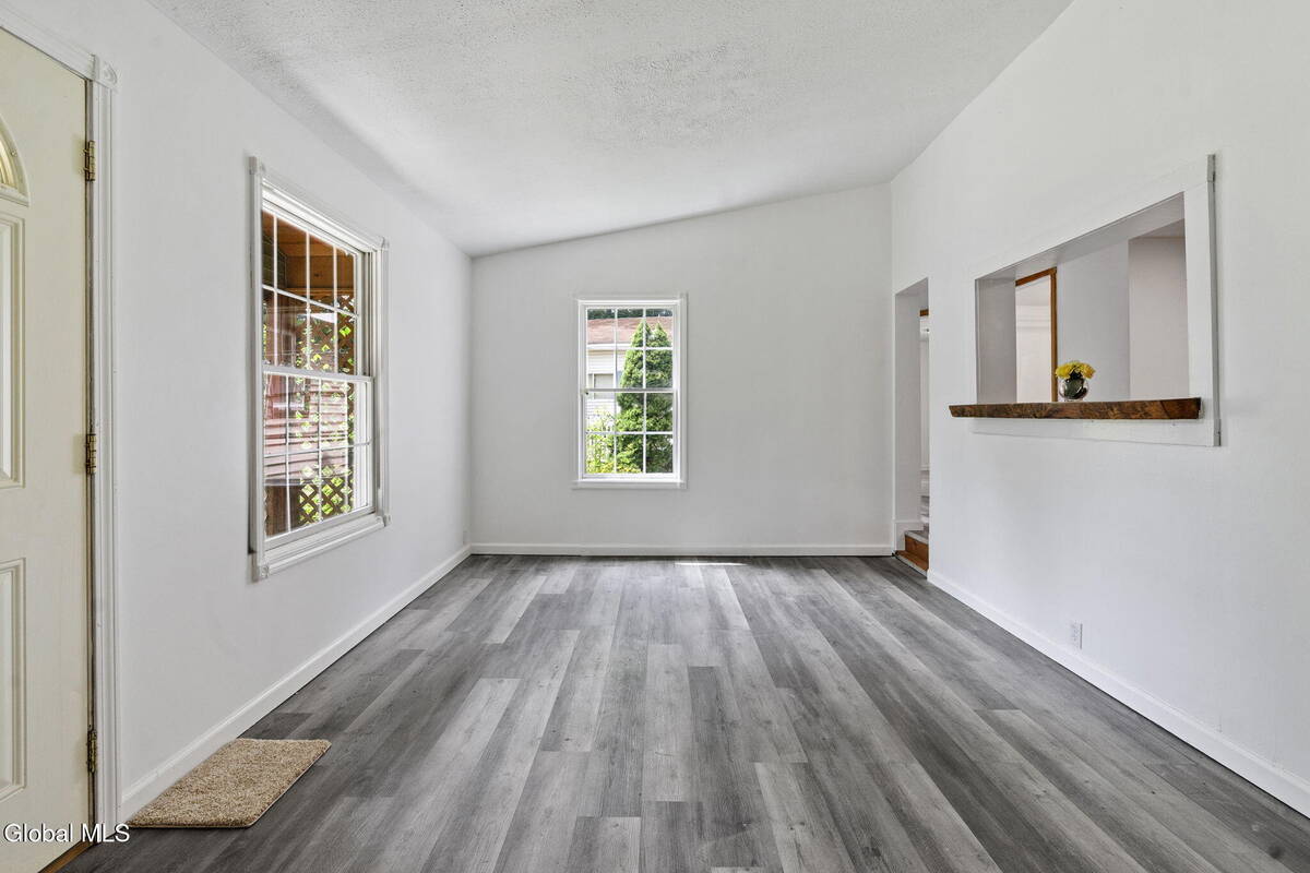 #10 photo, 31 Hidley Avenue, North Greenbush , NY 12198