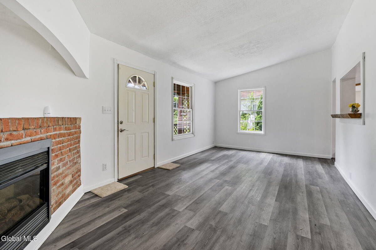 #11 photo, 31 Hidley Avenue, North Greenbush , NY 12198