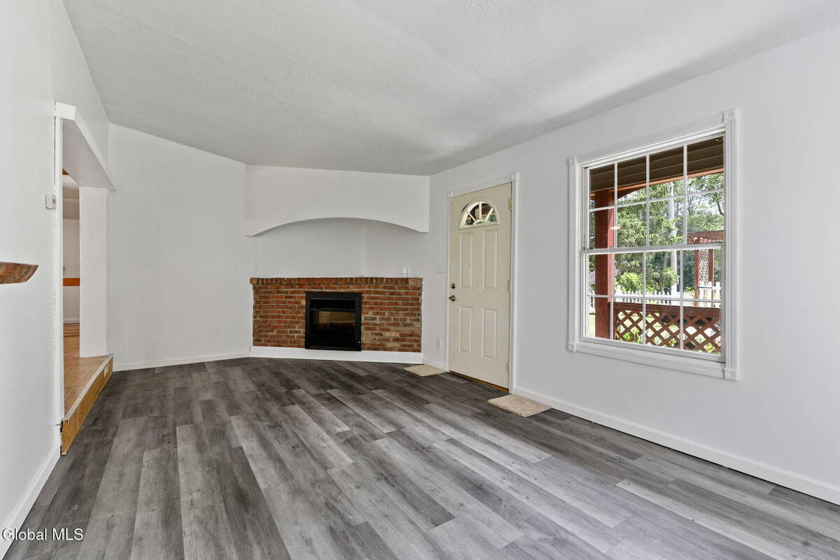 #12 photo, 31 Hidley Avenue, North Greenbush , NY 12198