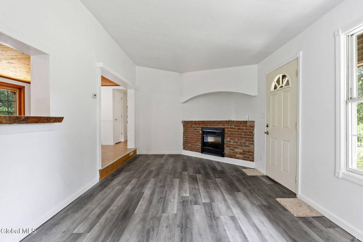 #13 photo, 31 Hidley Avenue, North Greenbush , NY 12198