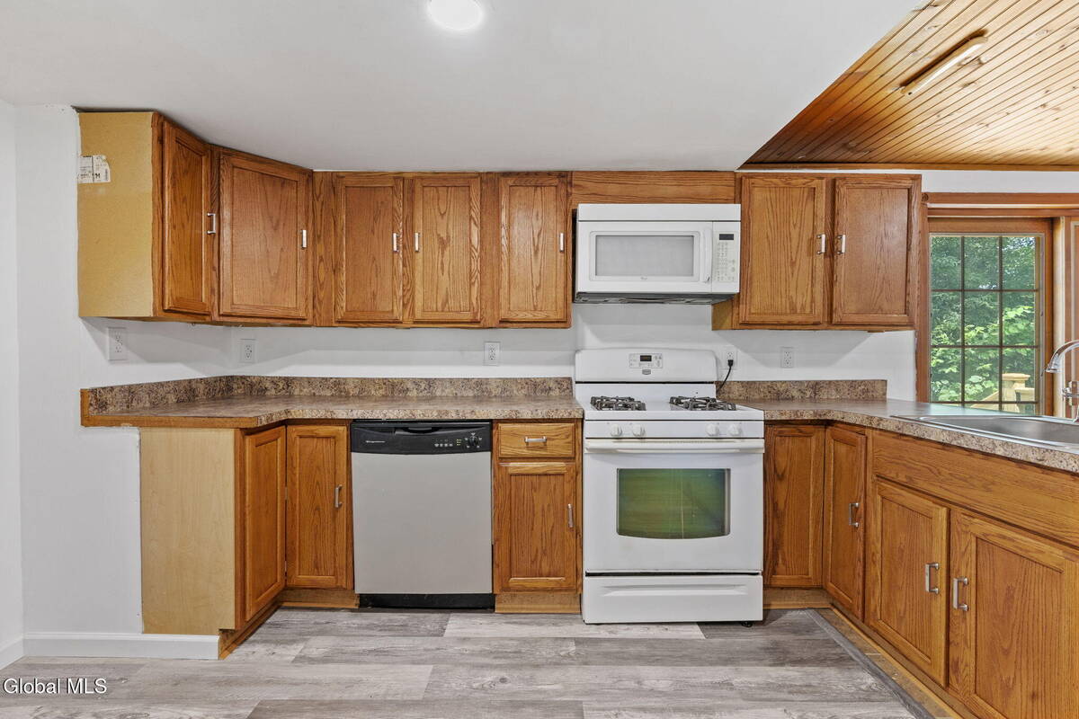 #14 photo, 31 Hidley Avenue, North Greenbush , NY 12198