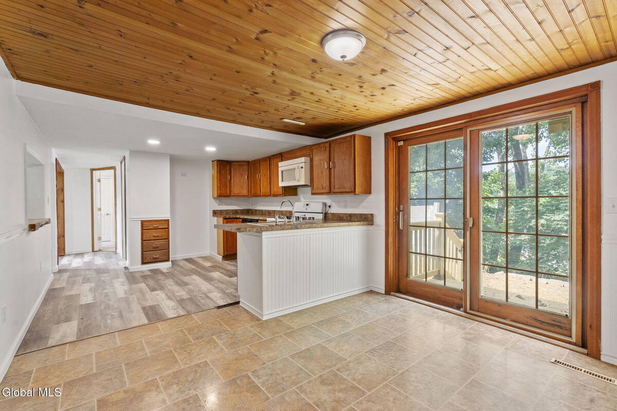 #16 photo, 31 Hidley Avenue, North Greenbush , NY 12198