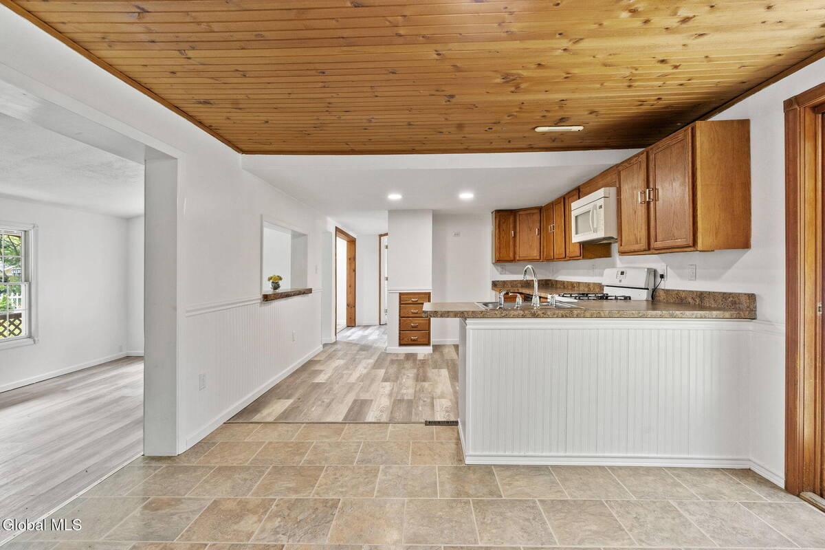 #17 photo, 31 Hidley Avenue, North Greenbush , NY 12198